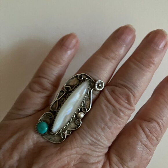 Vintage Navajo Signed Mother of Pearl Turquoise Sterling Long-line Ring - Picture 6 of 6